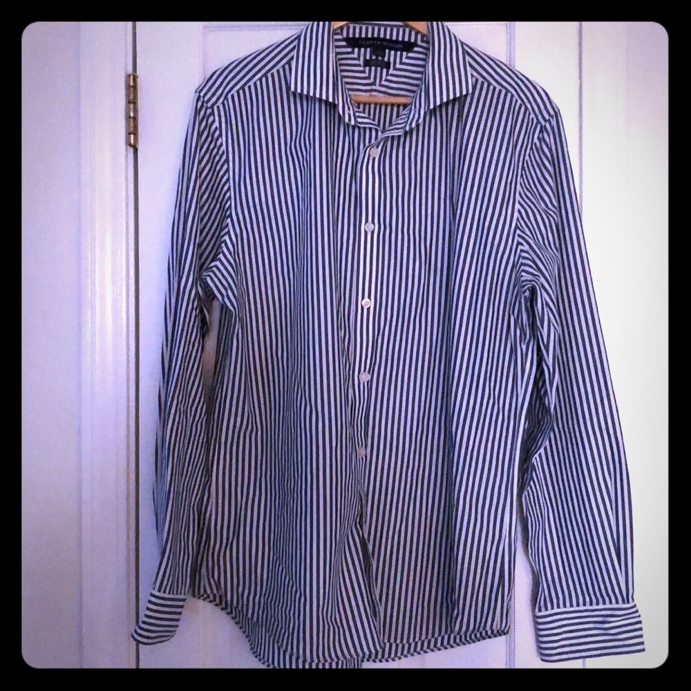 Tommy Hilfiger men’s button down dress shirt